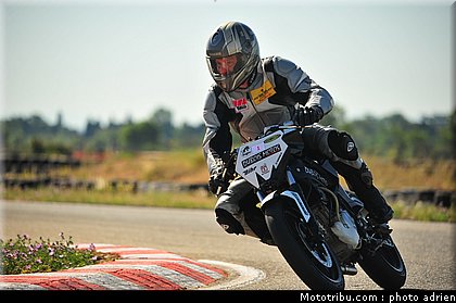 pilotes_022_ecole_de_pilotage_zf_grand_prix_zarco_fellon_louis_rossi_ete_2012.jpg