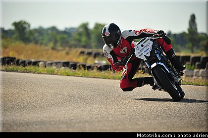 pilotes_023_ecole_de_pilotage_zf_grand_prix_zarco_fellon_louis_rossi_ete_2012.jpg