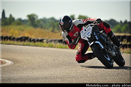 pilotes_024_ecole_de_pilotage_zf_grand_prix_zarco_fellon_louis_rossi_ete_2012.jpg