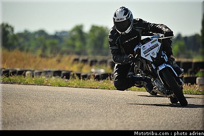 pilotes_026_ecole_de_pilotage_zf_grand_prix_zarco_fellon_louis_rossi_ete_2012.jpg