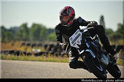 pilotes_028_ecole_de_pilotage_zf_grand_prix_zarco_fellon_louis_rossi_ete_2012.jpg