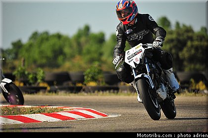 pilotes_031_ecole_de_pilotage_zf_grand_prix_zarco_fellon_louis_rossi_ete_2012.jpg