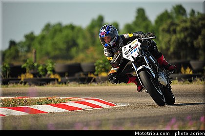 pilotes_034_ecole_de_pilotage_zf_grand_prix_zarco_fellon_louis_rossi_ete_2012.jpg