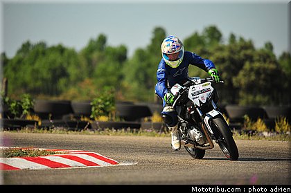 pilotes_036_ecole_de_pilotage_zf_grand_prix_zarco_fellon_louis_rossi_ete_2012.jpg