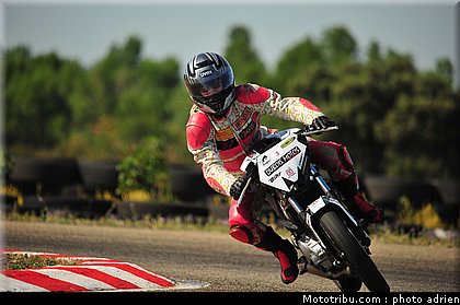 pilotes_042_ecole_de_pilotage_zf_grand_prix_zarco_fellon_louis_rossi_ete_2012.jpg