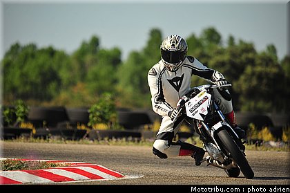 pilotes_043_ecole_de_pilotage_zf_grand_prix_zarco_fellon_louis_rossi_ete_2012.jpg