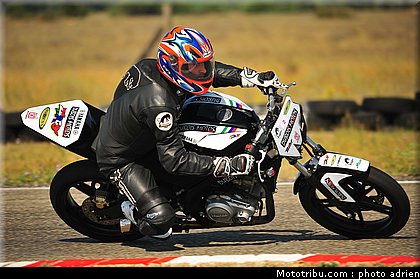 pilotes_046_ecole_de_pilotage_zf_grand_prix_zarco_fellon_louis_rossi_ete_2012.jpg