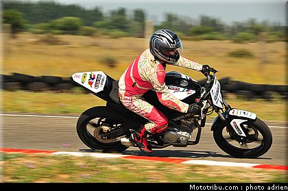 pilotes_048_ecole_de_pilotage_zf_grand_prix_zarco_fellon_louis_rossi_ete_2012.jpg