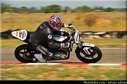 pilotes_051_ecole_de_pilotage_zf_grand_prix_zarco_fellon_louis_rossi_ete_2012.jpg