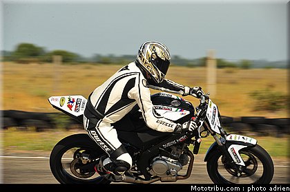 pilotes_052_ecole_de_pilotage_zf_grand_prix_zarco_fellon_louis_rossi_ete_2012.jpg