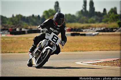 pilotes_055_ecole_de_pilotage_zf_grand_prix_zarco_fellon_louis_rossi_ete_2012.jpg