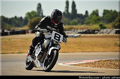 pilotes_056_ecole_de_pilotage_zf_grand_prix_zarco_fellon_louis_rossi_ete_2012.jpg