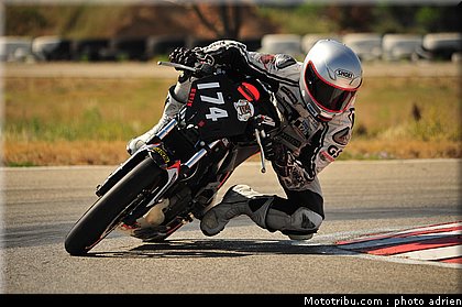 pilotes_072_ecole_de_pilotage_zf_grand_prix_zarco_fellon_louis_rossi_ete_2012.jpg