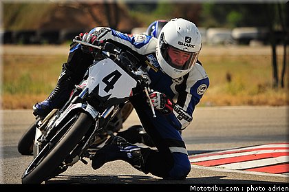pilotes_075_ecole_de_pilotage_zf_grand_prix_zarco_fellon_louis_rossi_ete_2012.jpg