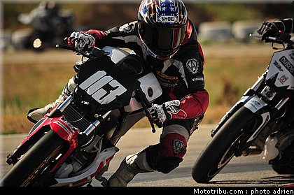 pilotes_078_ecole_de_pilotage_zf_grand_prix_zarco_fellon_louis_rossi_ete_2012.jpg