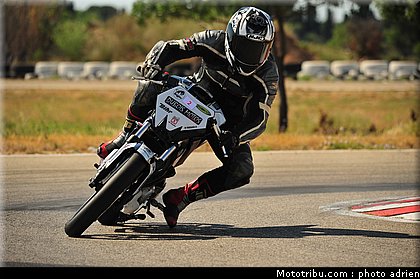pilotes_081_ecole_de_pilotage_zf_grand_prix_zarco_fellon_louis_rossi_ete_2012.jpg