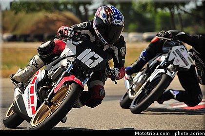 pilotes_097_ecole_de_pilotage_zf_grand_prix_zarco_fellon_louis_rossi_ete_2012.jpg