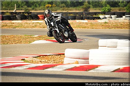 pilotes_137_ecole_de_pilotage_zf_grand_prix_zarco_fellon_louis_rossi_ete_2012.jpg