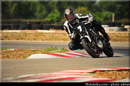 pilotes_154_ecole_de_pilotage_zf_grand_prix_zarco_fellon_louis_rossi_ete_2012.jpg