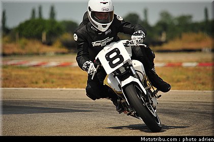 pilotes_160_ecole_de_pilotage_zf_grand_prix_zarco_fellon_louis_rossi_ete_2012.jpg