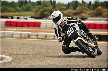 pilotes_184_ecole_de_pilotage_zf_grand_prix_zarco_fellon_louis_rossi_ete_2012.jpg