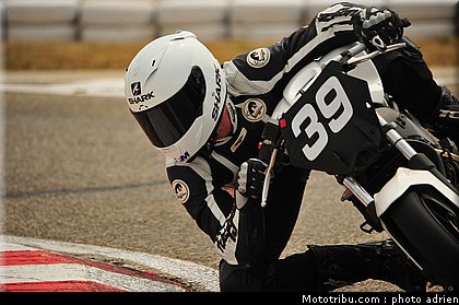 pilotes_219_ecole_de_pilotage_zf_grand_prix_zarco_fellon_louis_rossi_ete_2012.jpg