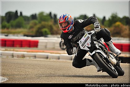 pilotes_222_ecole_de_pilotage_zf_grand_prix_zarco_fellon_louis_rossi_ete_2012.jpg