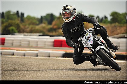 pilotes_226_ecole_de_pilotage_zf_grand_prix_zarco_fellon_louis_rossi_ete_2012.jpg