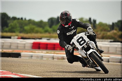 pilotes_227_ecole_de_pilotage_zf_grand_prix_zarco_fellon_louis_rossi_ete_2012.jpg
