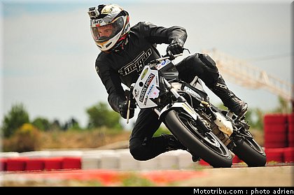 pilotes_231_ecole_de_pilotage_zf_grand_prix_zarco_fellon_louis_rossi_ete_2012.jpg