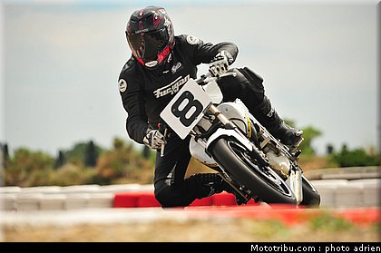 pilotes_232_ecole_de_pilotage_zf_grand_prix_zarco_fellon_louis_rossi_ete_2012.jpg