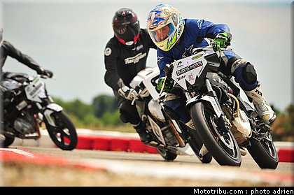 pilotes_234_ecole_de_pilotage_zf_grand_prix_zarco_fellon_louis_rossi_ete_2012.jpg
