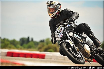 pilotes_235_ecole_de_pilotage_zf_grand_prix_zarco_fellon_louis_rossi_ete_2012.jpg