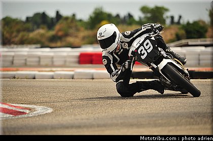 pilotes_242_ecole_de_pilotage_zf_grand_prix_zarco_fellon_louis_rossi_ete_2012.jpg