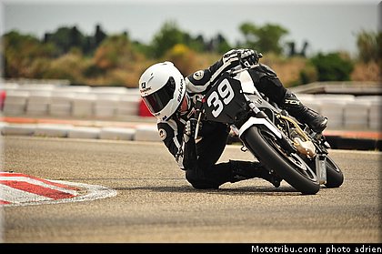 pilotes_268_ecole_de_pilotage_zf_grand_prix_zarco_fellon_louis_rossi_ete_2012.jpg