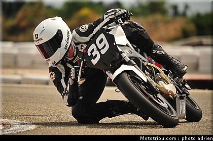 pilotes_274_ecole_de_pilotage_zf_grand_prix_zarco_fellon_louis_rossi_ete_2012.jpg