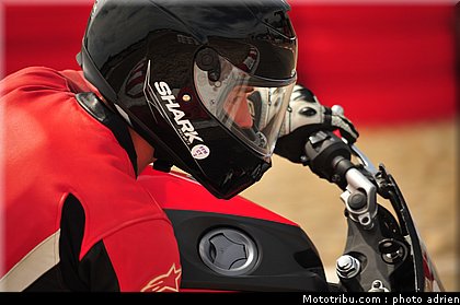 pilotes_320_ecole_de_pilotage_zf_grand_prix_zarco_fellon_louis_rossi_ete_2012.jpg