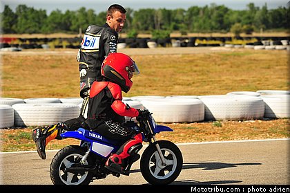 zarco_003_ecole_de_pilotage_zf_grand_prix_zarco_fellon_louis_rossi_ete_2012.jpg