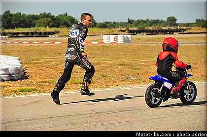 zarco_005_ecole_de_pilotage_zf_grand_prix_zarco_fellon_louis_rossi_ete_2012.jpg