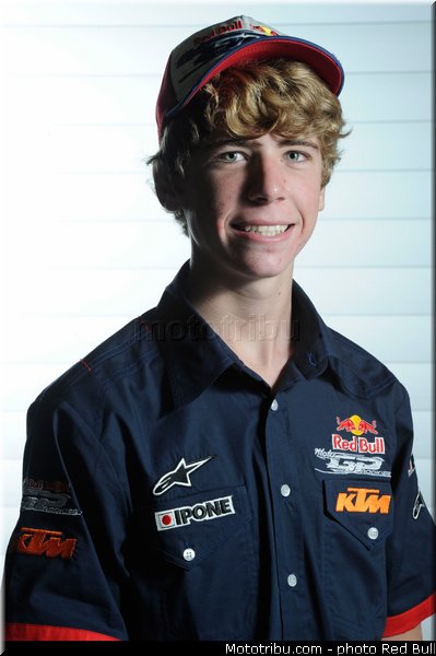 binder_001_redbull_motogp_rookies_cup_2013_test_fevrier