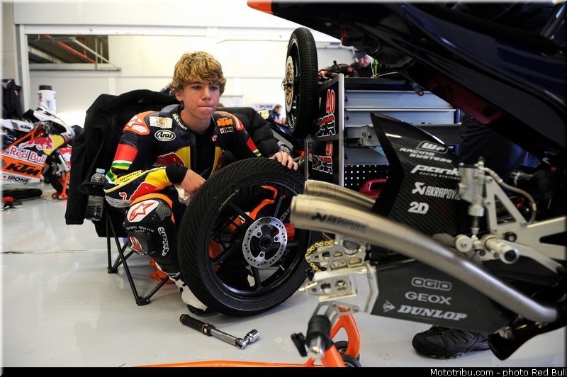 binder_003_redbull_motogp_rookies_cup_2013_test_fevrier
