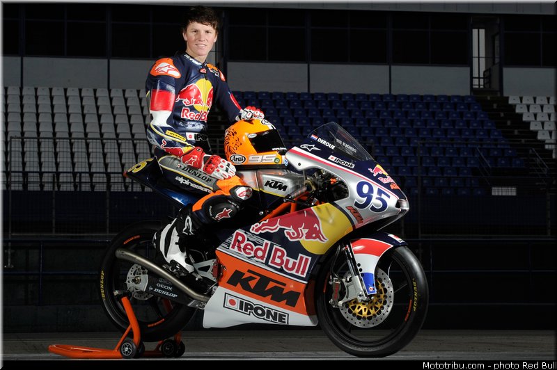 deroue_003_redbull_motogp_rookies_cup_2013_test_fevrier