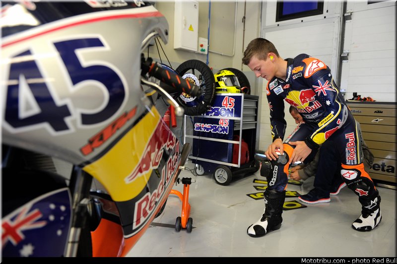 simpson_012_redbull_motogp_rookies_cup_2013_test_fevrier