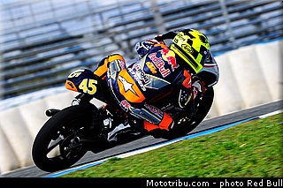 simpson_009_redbull_motogp_rookies_cup_2013_test_fevrier.jpg