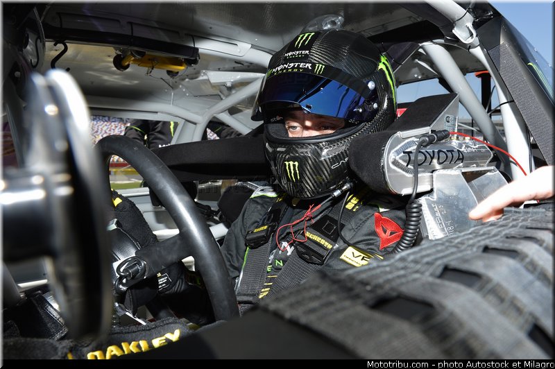 valentino_rossi_et_kyle_busch_nascar_2013_008