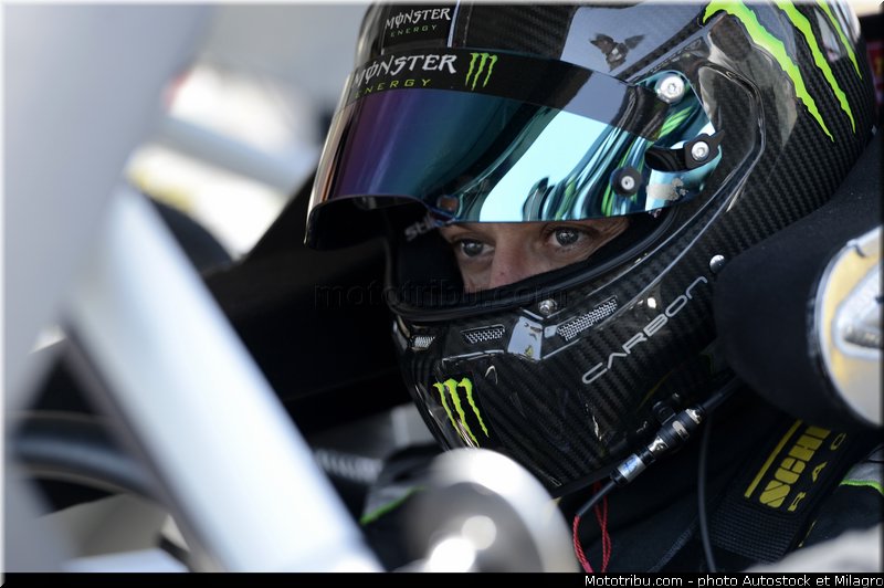 valentino_rossi_et_kyle_busch_nascar_2013_014
