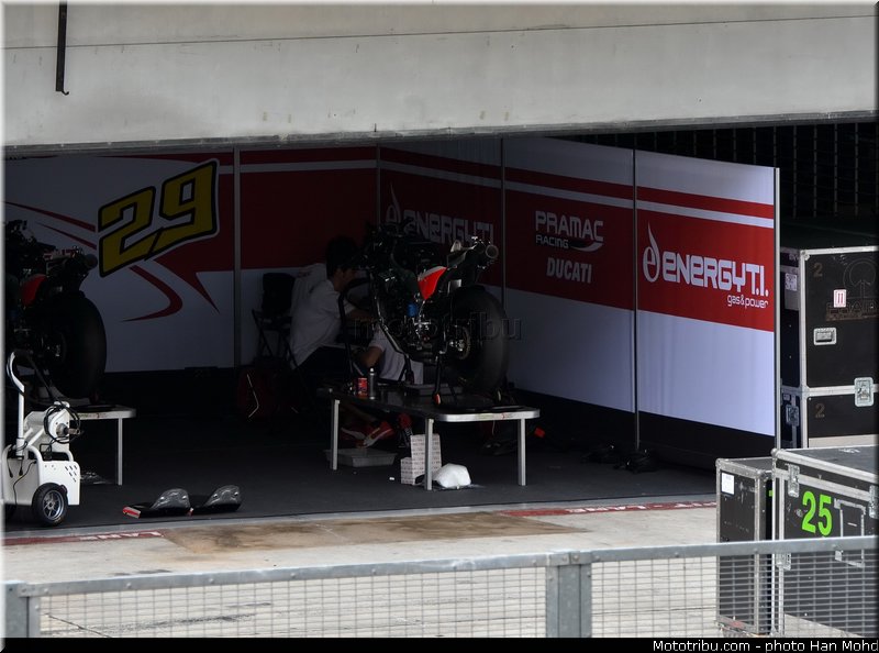 iannone_006_motogp_2013_malaisie_sepang_tests