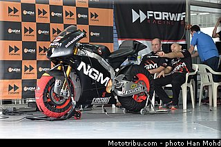 edwards_005_motogp_2013_malaisie_sepang_tests.jpg
