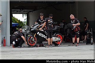 edwards_009_motogp_2013_malaisie_sepang_tests.jpg