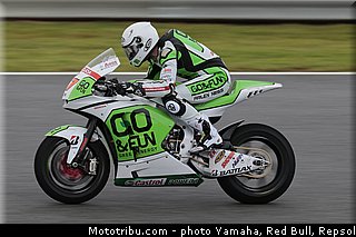 staring_002_motogp_2013_jerez_test.jpg